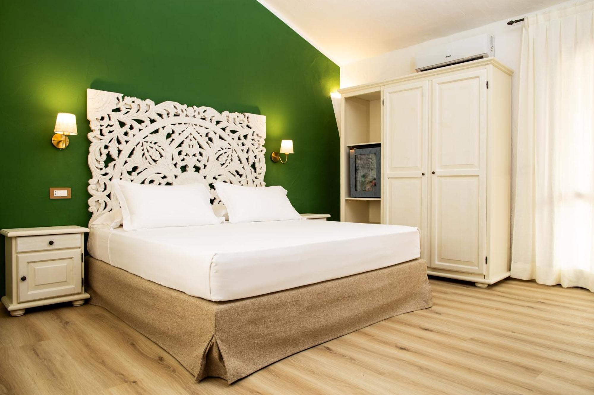 La Jacia & 3* Baja Sardinia